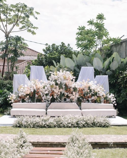 Minimal White Garden Setup